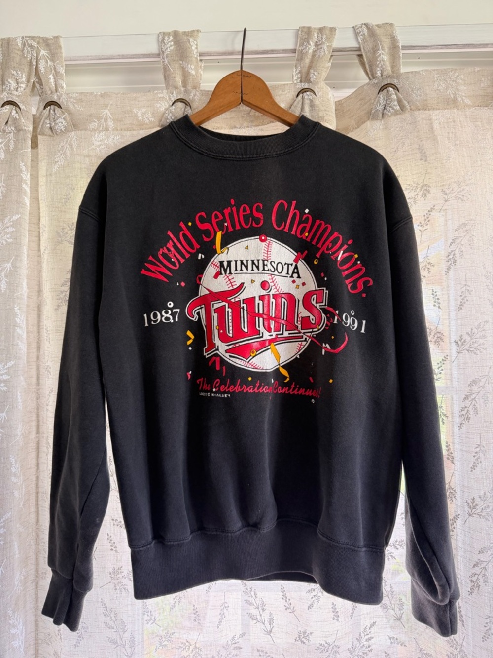 VTG Black World Series DualChampionship MINNESOTA TWINS Sweatshirt